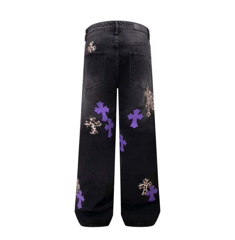 P280 Chrome Hearts/Chrome Hearts leopard print camouflage checkerboard cross leather jeans Full of exploring the ultimate in fashion, Chrome Hearts' new Chrome Hearts pants cleverly integrate camouflage cross, checkerboard cross and other elements to break traditional boundaries. The clever fusion of Mattyboy’s same style, overalls and khaki jeans brings endless matching inspiration to fashionistas.  This pair of Croxin overalls not only presents a unique retro style, but also combines comfort and sophistication with its wide-leg, loose design. The mid-high waist design matches a lazy and casual style, which not only makes the legs longer but also maintains a casual feel, it is a must-have fashion choice for trendy men and trendy women.